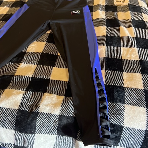 Victoria Secret - Picture 2 of 4